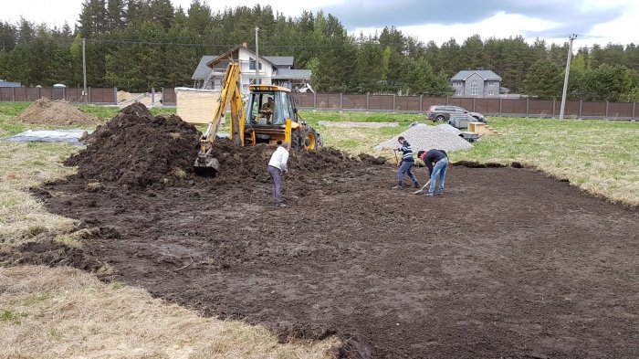 Выравнивание участка, облагораживание почвы, подготовка под газон Москве
